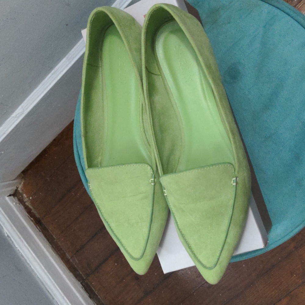 Flat shoes